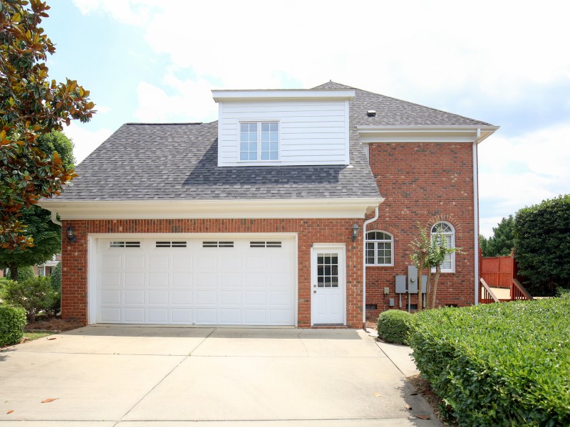 54_side_of_house_001 54_side_of_house_001