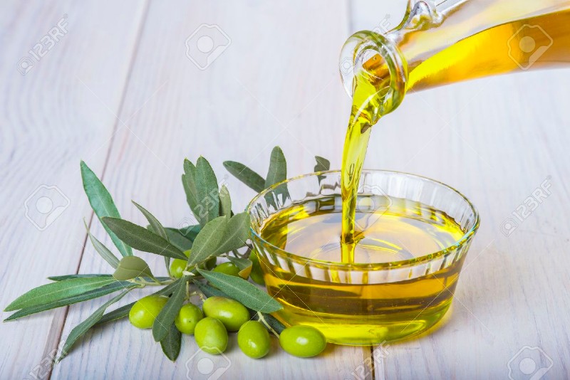 47066268-bottle-pouring-virgin-extra-olive-oil-in-a-glass-bowl 47066268-bottle-pouring-virgin-extra-olive-oil-in-a-glass-bowl