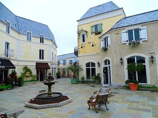 lafayette-village