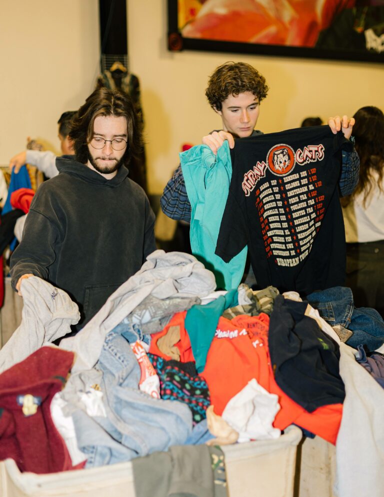 240121 NC VINTAGE BAZAAR DAY 2 150 Tommy Coyote @tommycoyote  min 768x994